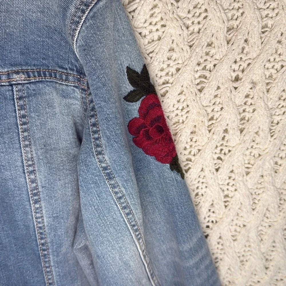 Arizona Jean Women's Size L Denim Jacket Embroidered Roses 90s Grunge ALT E-Girl